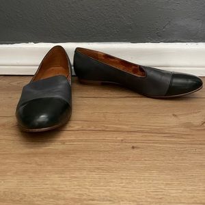 Madewell Leather navy and deep green flat loafer size 6.5